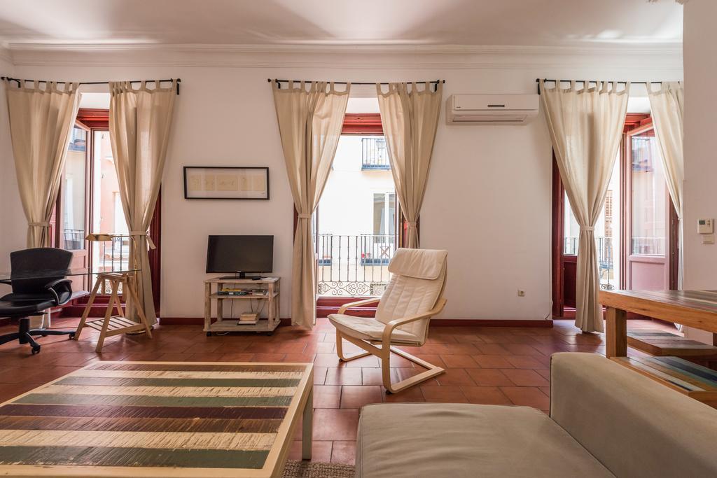 Apartamentos Madrid Centro W Exterior photo