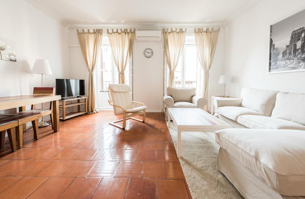 Apartamentos Madrid Centro W Exterior photo